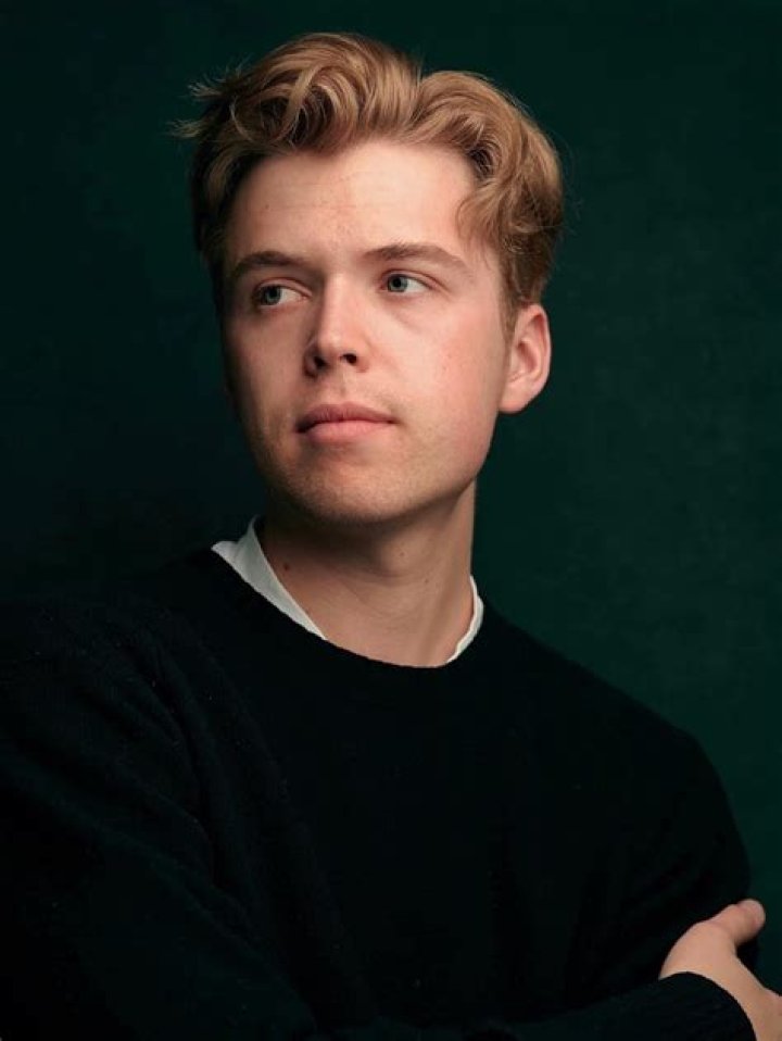 Evan Roe - Net Worth, Age, Height, Birthday, Bio, Wiki!