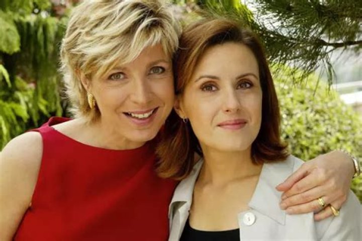 Evelyne Dhéliat Et Son Fils