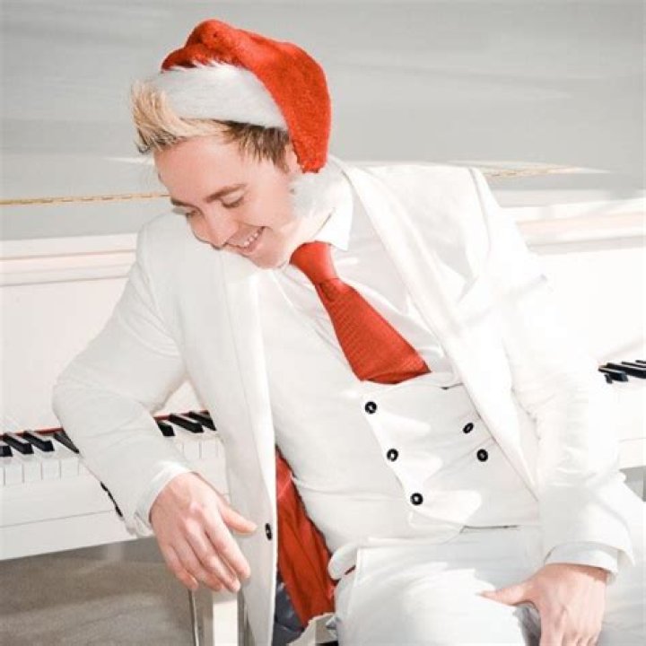 EXCLUSIVE PREMIERE: John Galea's 'A Simple Christmas'