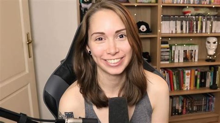 Gab Smolders Net Worth, Age, Height, Bio, Birthday, Wiki!