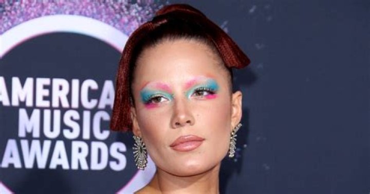 Halsey Thanks Brazil For The Beautiful Support At Lollapalooza