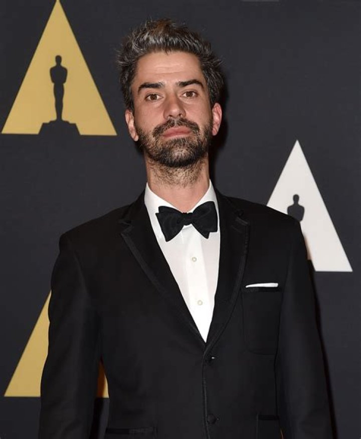 Hamish Linklater - Net Worth, Age, Height, Birthday, Bio, Wiki!