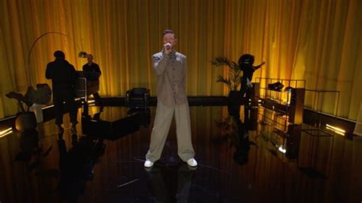 Harry Styles makes UK Performance Debut on The Graham Norton Show