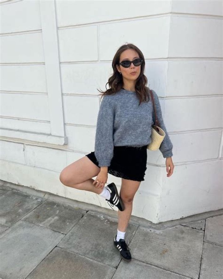 Here's how to dress like Laufey