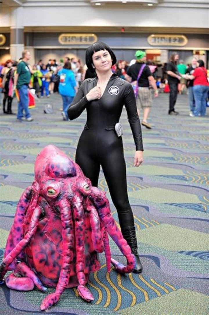 Holly Conrad - Net Worth, Age, Height, Birthday, Bio, Wiki!