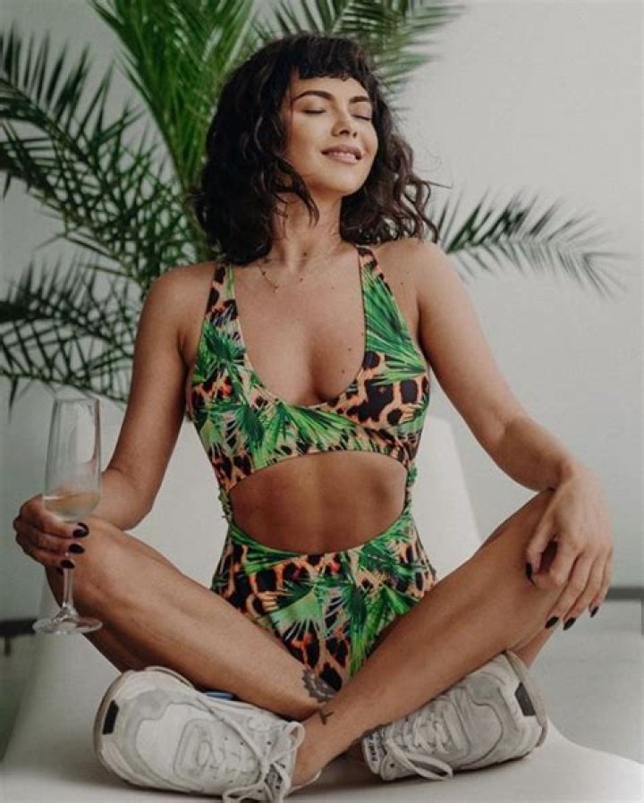 DISCOVER: INNA Releases New Summer-Hit Single & Lyric Video "Nobody"