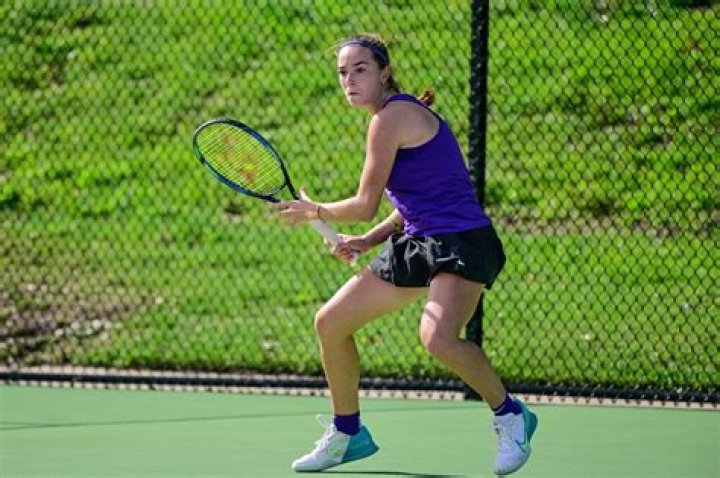 Is Raquel Pedraza playing tennis? her personal life