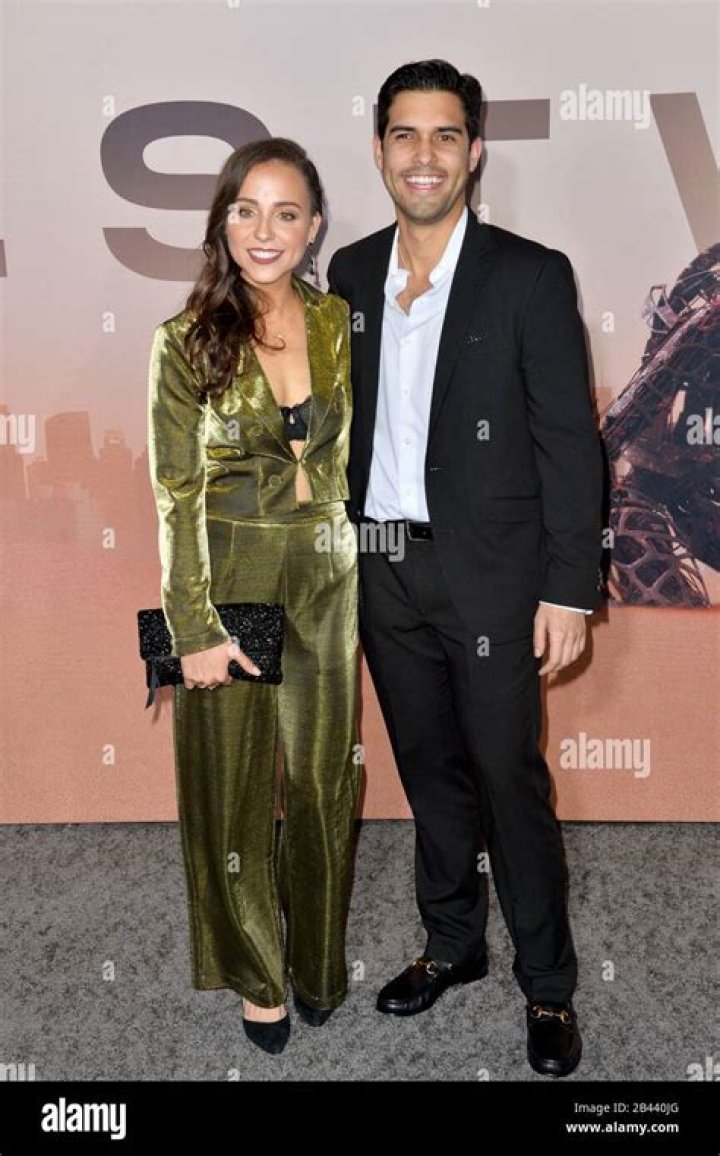 Isaac Gonzalez Rossi- Wiki, Age, Wife, Net Worth, Height, Career