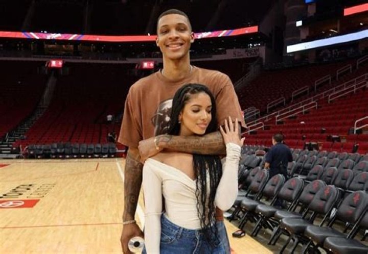 Does Jabari Smith Jr. have a girlfriend?