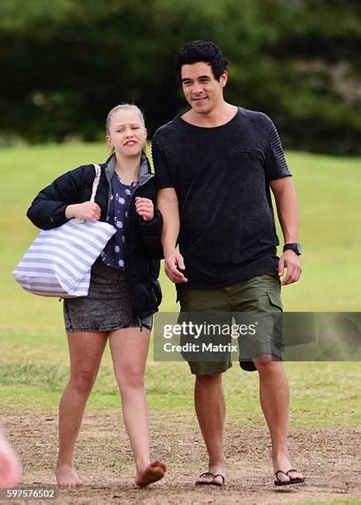 Fame | James Stewart (Australian actor) net worth and salary income estimation Jan, 2024