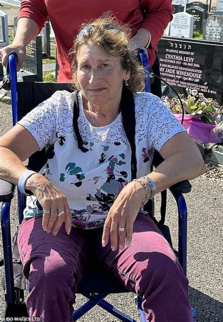 Fame | Janis Winehouse net worth and salary income estimation Apr, 2024