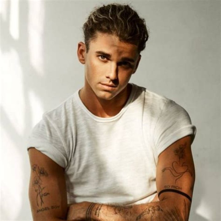 Jay Alvarrez- Age, Boyfriend, Height, Net Worth, Career, Nationality