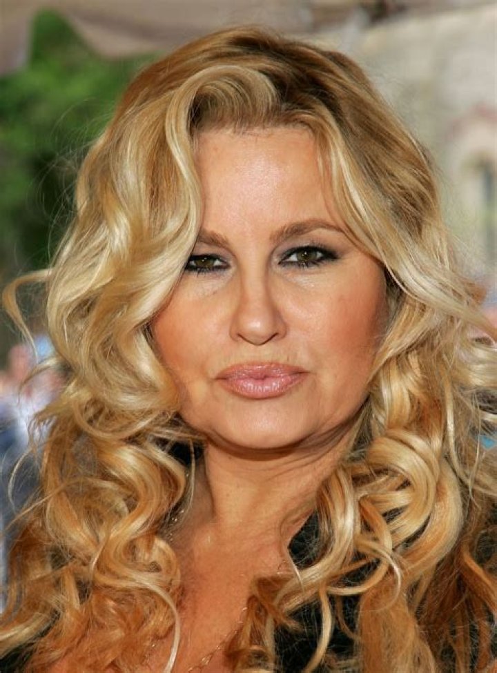 What is Jennifer Coolidge’s Net Worth: Biography, Net Worth & more