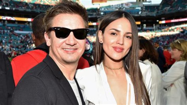 Jeremy Renner Wife: Is Jeremy Renner Married?