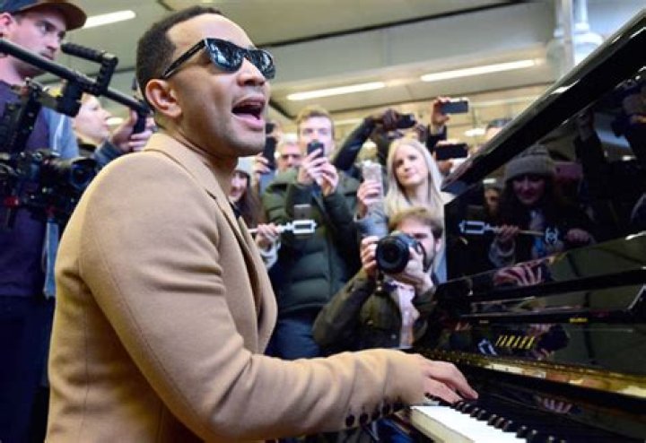 John Legend gives surprise performance at St Pancras International Station