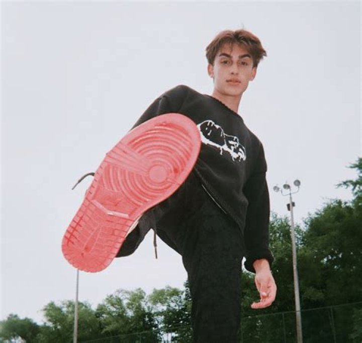 Johnny Orlando packs a punch on 'Everybody Wants You'