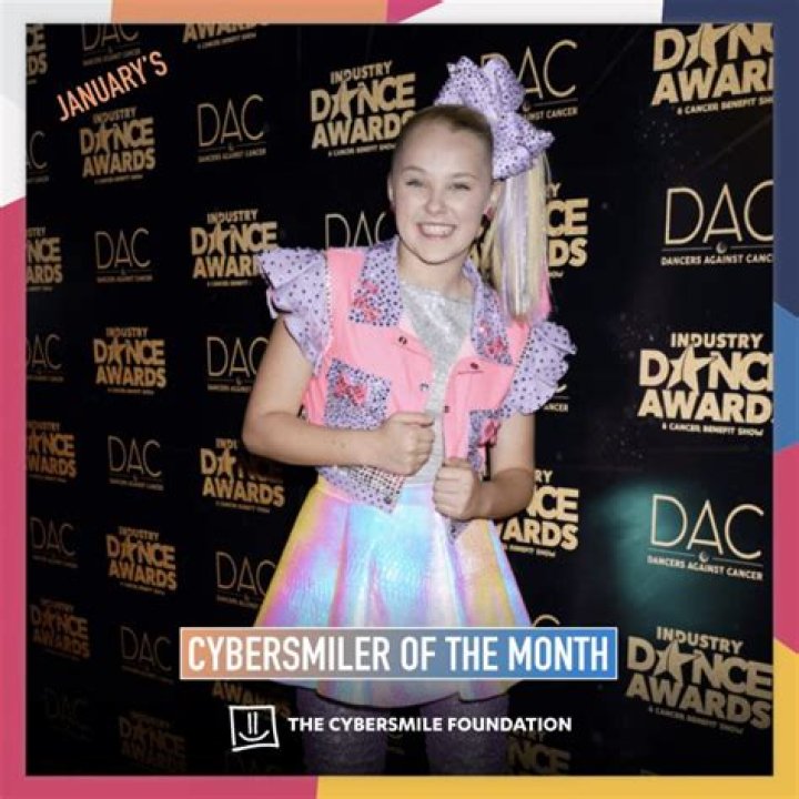 JoJo Siwa wins Cybersmile's Cybersmiler of the Month Award