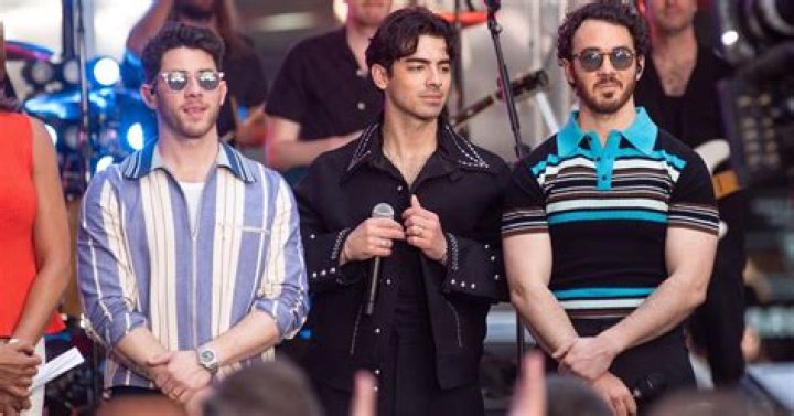Jonas Brothers Release New Single And Music Video For "Sucker"