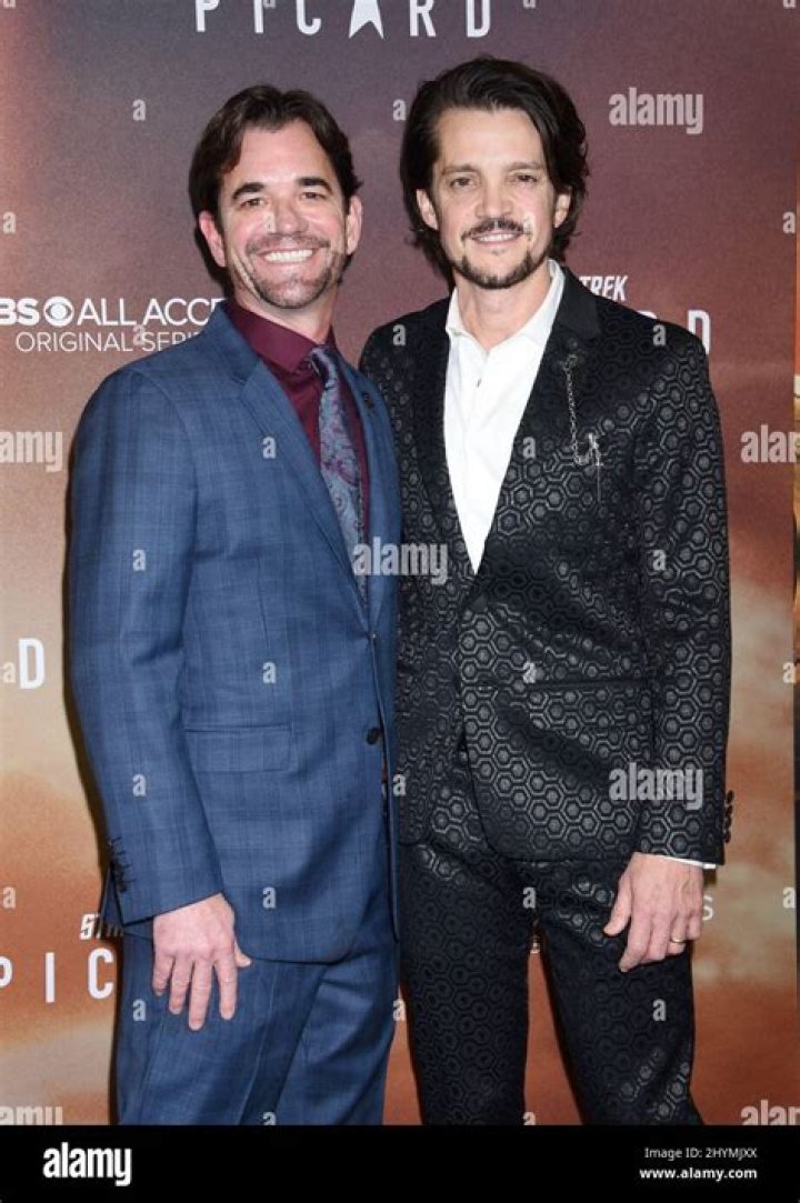 Jonathan Del Arco - Net Worth, Age, Height, Birthday, Bio, Wiki!