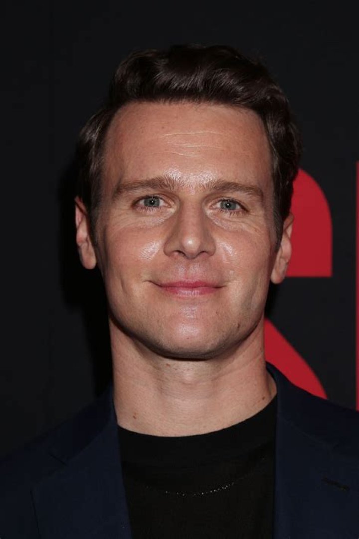 Jonathan Groff Net Worth, Age, Height, Bio, Birthday, Wiki!