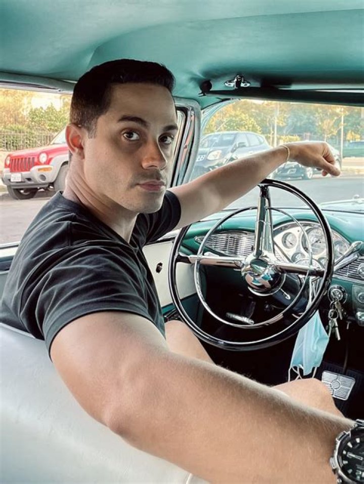 Jonathan De Guzman - Net Worth, Age, Height, Birthday, Bio, Wiki!