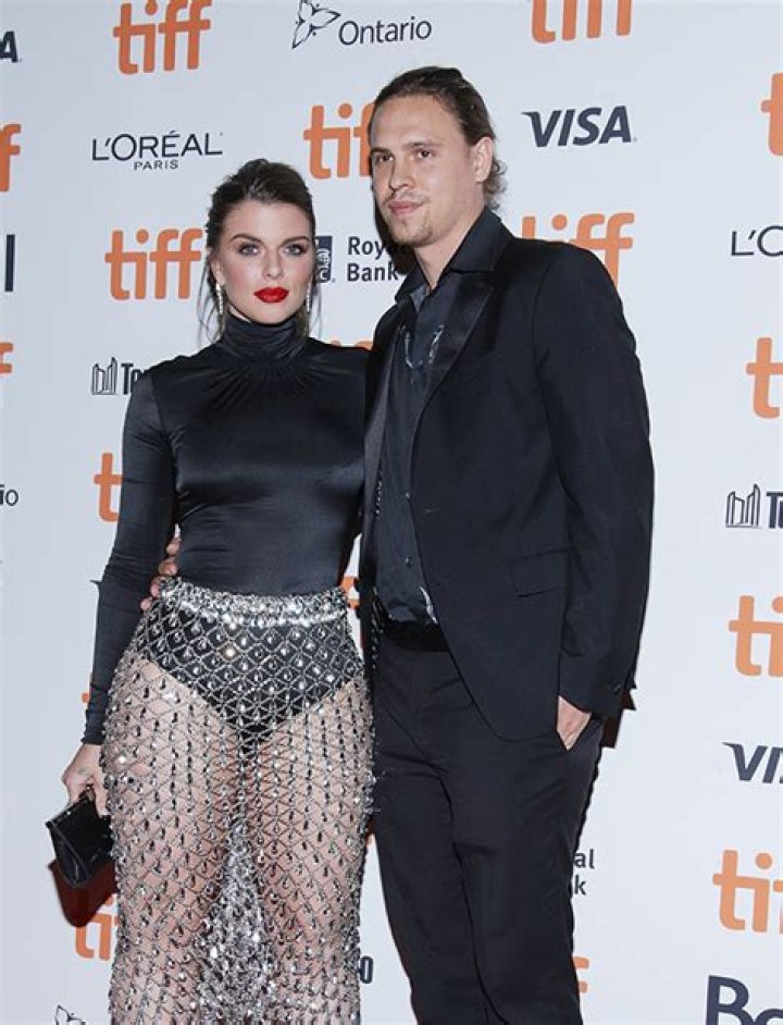 Julia Fox husband: Who is Julia Fox dating, married to?