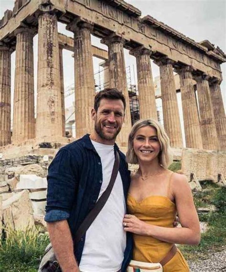 Know About Julianne Hough; Age, Husband, Movies, Net Worth, Instagram