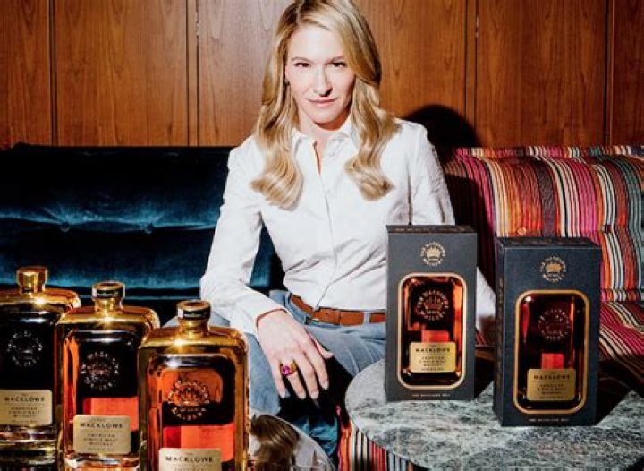 Fame | Julie Macklowe net worth and salary income estimation Jan, 2024