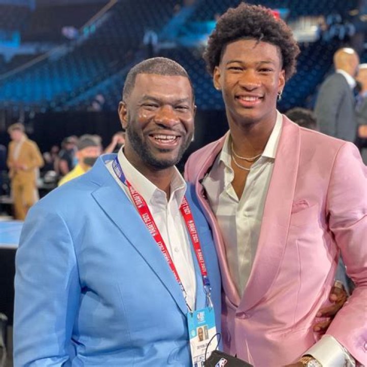 Kai Jones Parents: Meet Deyvon Jones And Kasprintina Jones