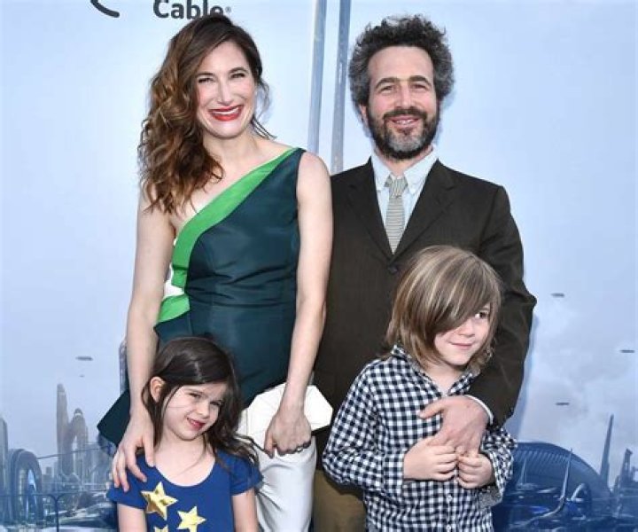 Kathryn Hahn: Bio, Age, Parents, Husband, Children, Net Worth & More