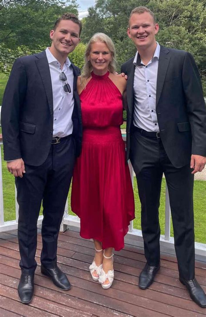 Who is Keith Tkachuk Dating – Keith Tkachuk's Wife & Exes