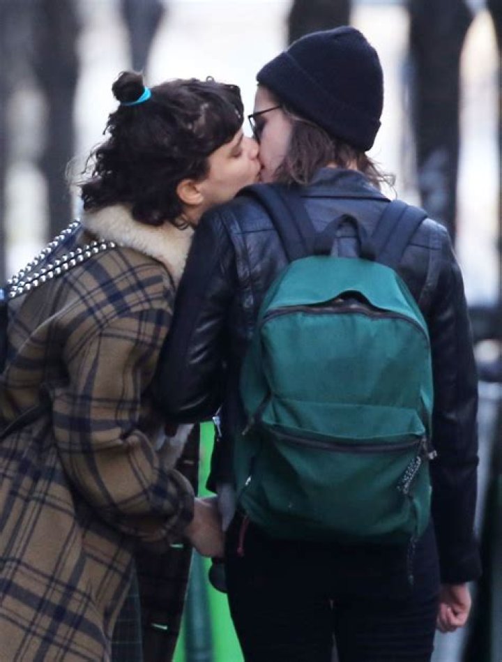 Kristen Stewart Dating French Singer SoKo: Relationship Heats Up – Spotted Kissing On Streets Of Paris! (PICS)