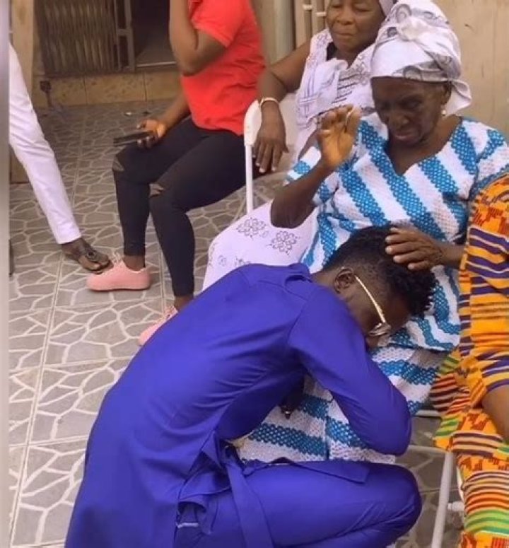 Kuami Eugene Shed ‘Tears’ As His 99-Year-Old Grandmother Showers Blessings On Him With A Prayer (WATCH VIDEO)
