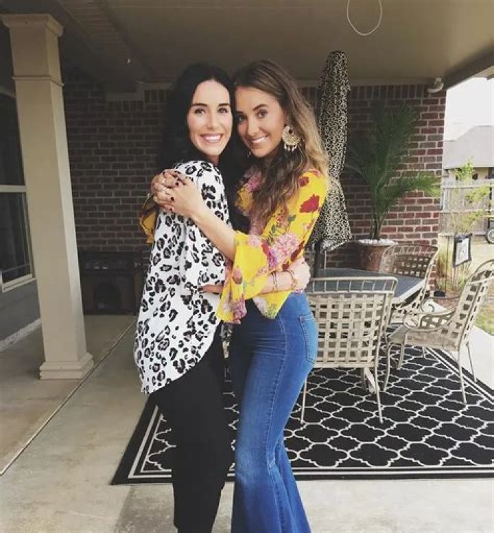 Does Lainey Wilson have Siblings?