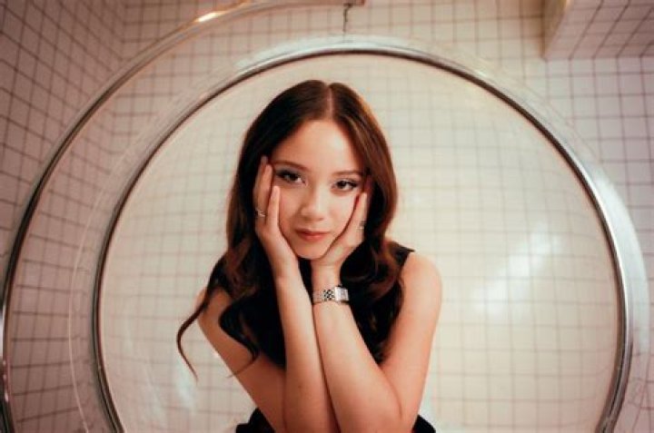 Fame | Laufey (singer) net worth and salary income estimation Apr, 2024