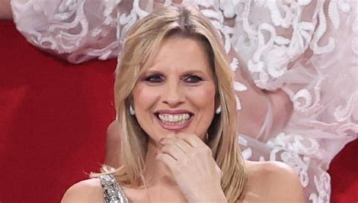 Laura Freddi - Net Worth, Age, Height, Birthday, Bio, Wiki!