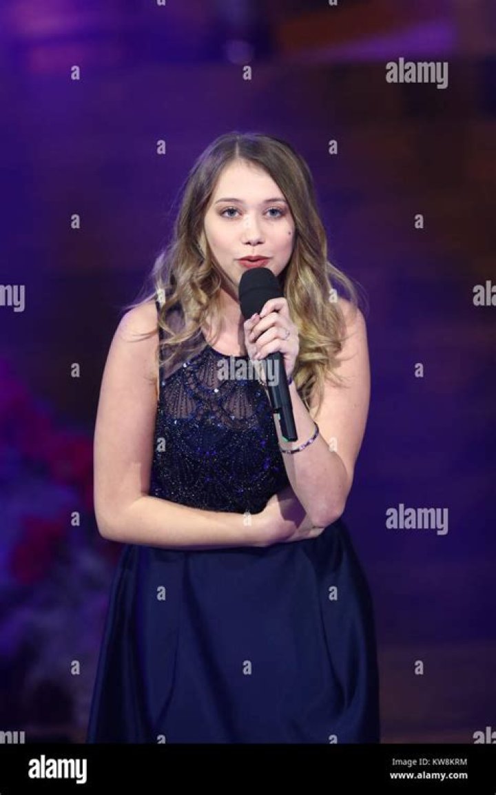 Laura Kamhuber Net Worth 2024, Age, Height, Bio, Birthday, Wiki!