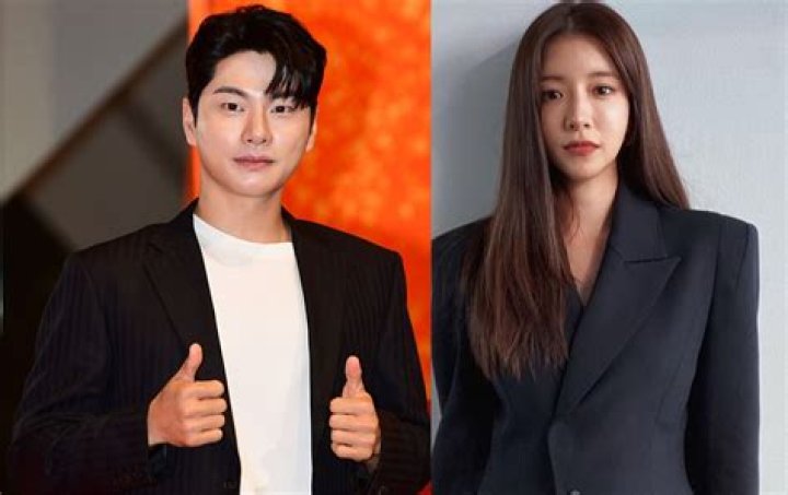 Lee Yi Kyung Siblings: Does Lee Yi Kyung have siblings?