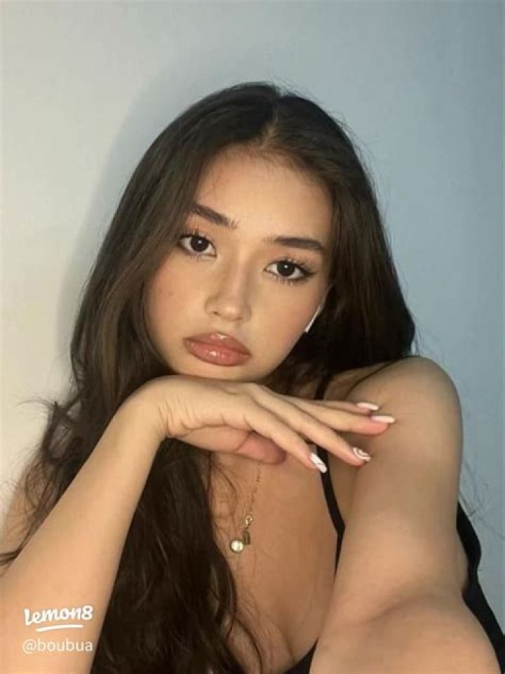 What is Leona Lewis's Snapchat?