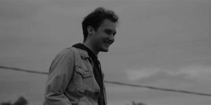 Leroybroughtflowers has dropped his latest indie single, titled "Woodlark"