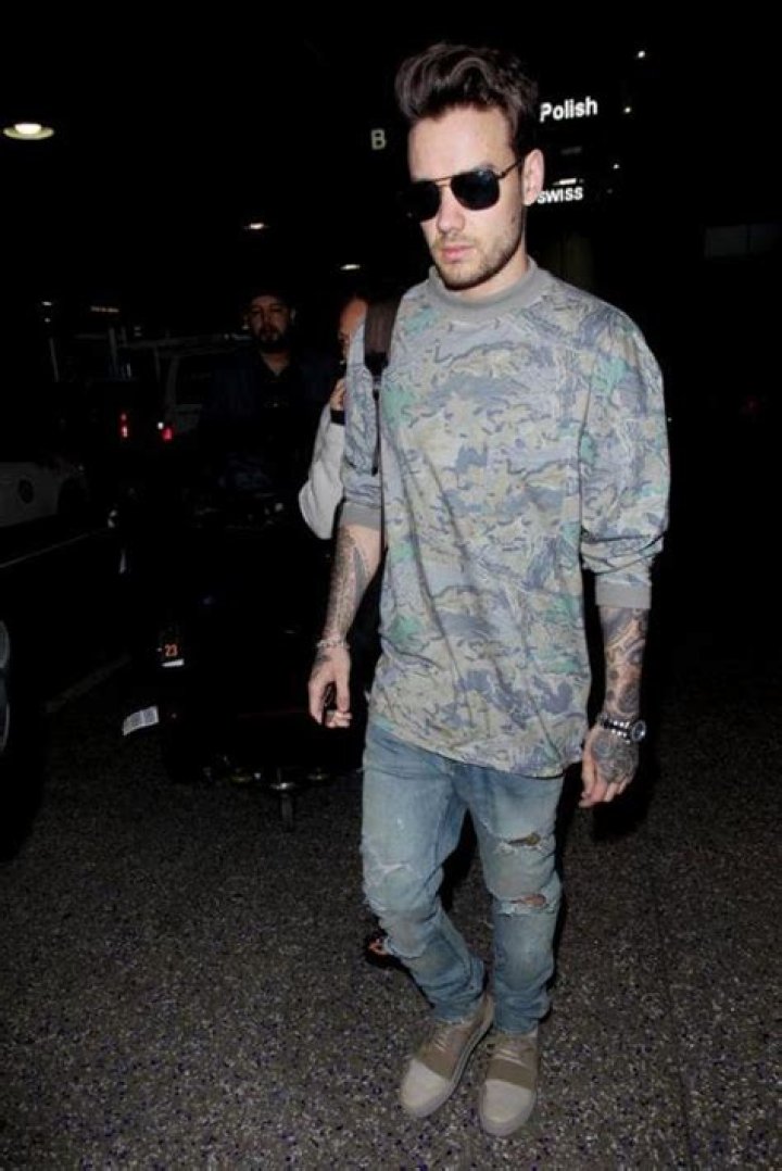 Liam Payne Looks Gorgeous Talking to Paparazzi at LAX