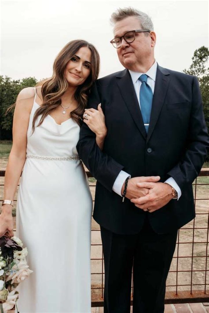 Lindsay Schweitzer Engaged To Eric Stonestreet; Her Age, Job & Facts