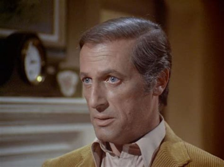 Lloyd Bochner Net Worth, Age, Height, Bio, Birthday, Wiki!