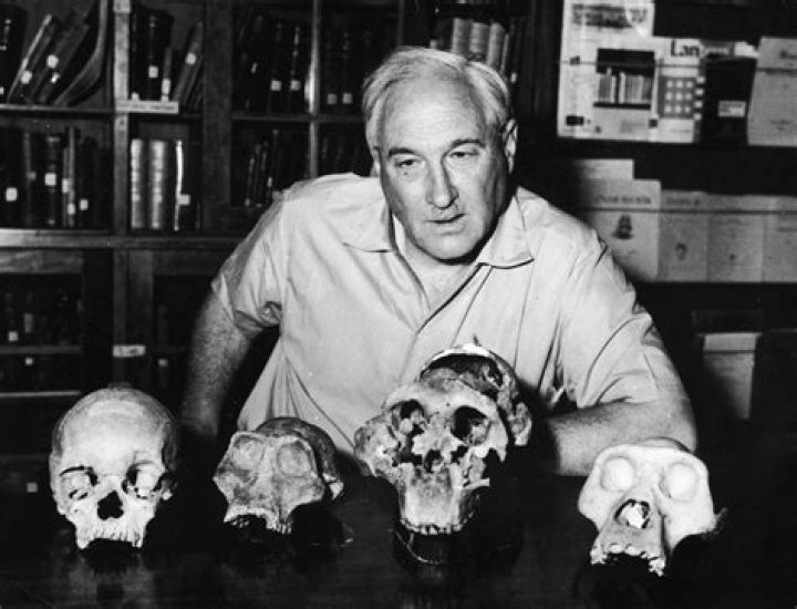 Louis Leakey Net Worth, Age, Height, Bio, Birthday, Wiki!