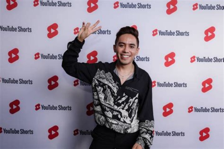 Luis Gerardo Méndez Net Worth, Age, Height, Bio, Birthday, Wiki!