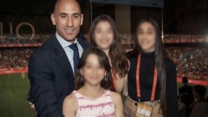 Luis Rubiales Bio, Parents, Wife, Children, Siblings, Net Worth