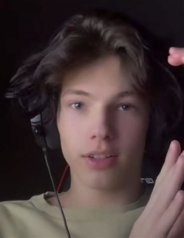 Luken Walker- Wiki, Age, Girlfriend, Ethnicity, Net Worth, Height, Career