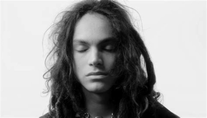 Lyric Video Premiere: ET Boys Introduce “Poison Lipstick”