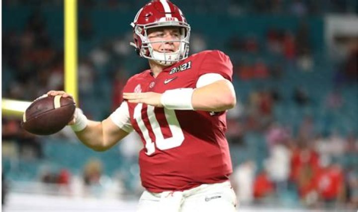 Mac Jones Bio, Age, Height, Career, Net Worth, Family