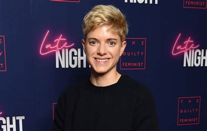 Mae Martin Net Worth, Age, Height, Bio, Birthday, Wiki!